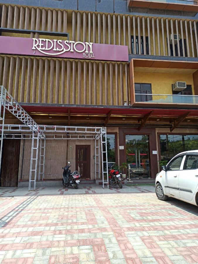 Redisston Hotel By Grb Noida Exterior photo